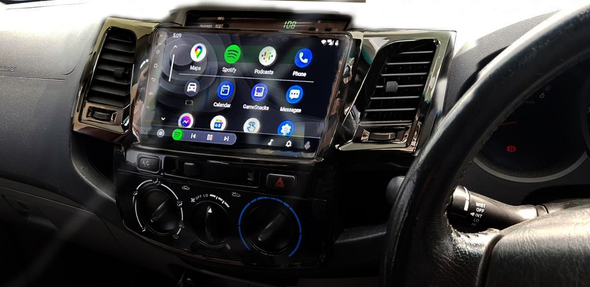 9 inch Navigation Radio 4+64GB With Wireless Carplay for Hilux or Fortuner 2006 to 2015 With free reverse camera